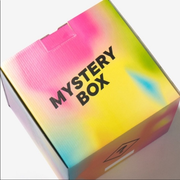 🎁 FOR YOU OR, A RESELLERS MYSTERY BOX!🎁All Sizes! - Picture 2 of 2